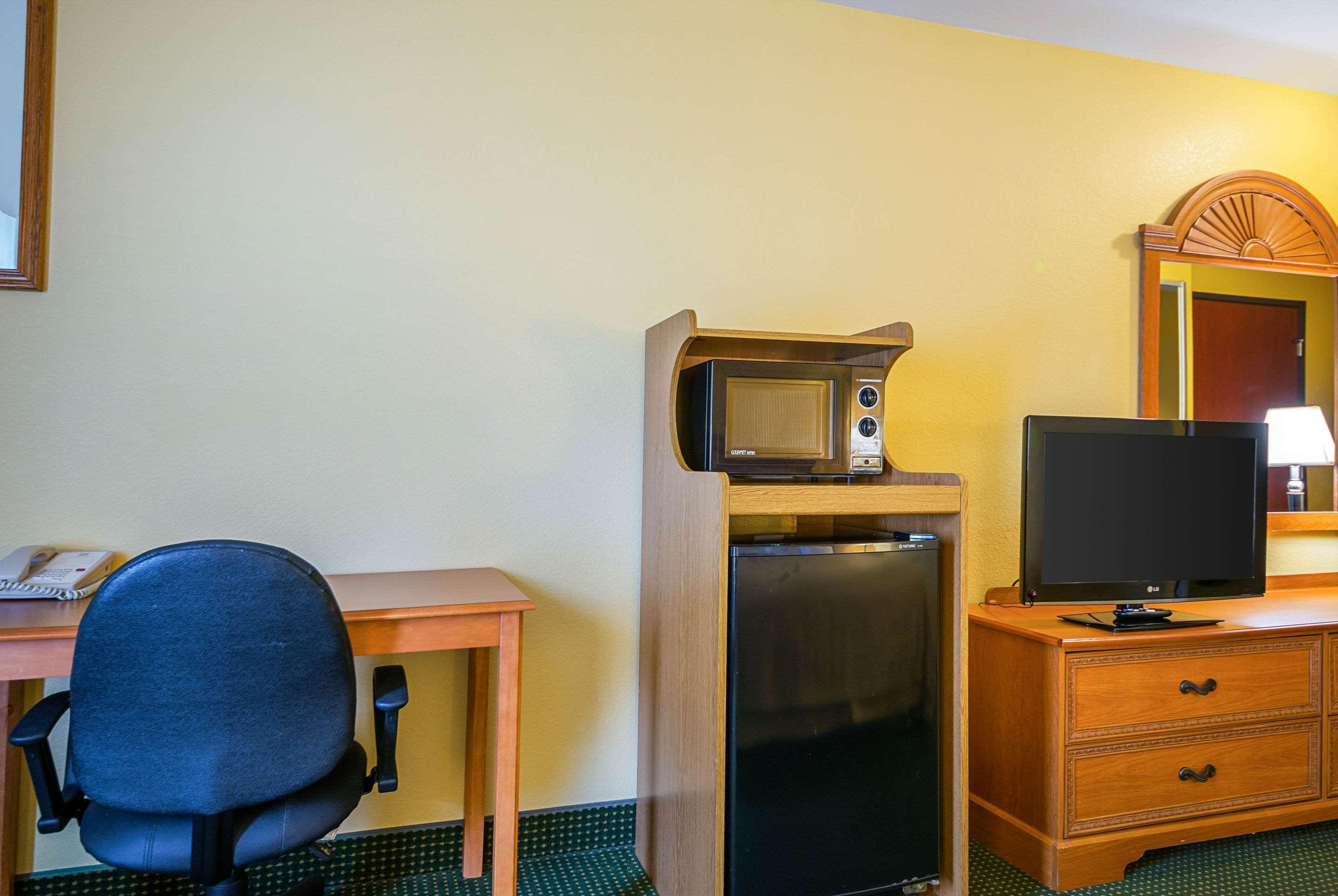 Quality Inn & Suites Franklin Buitenkant foto