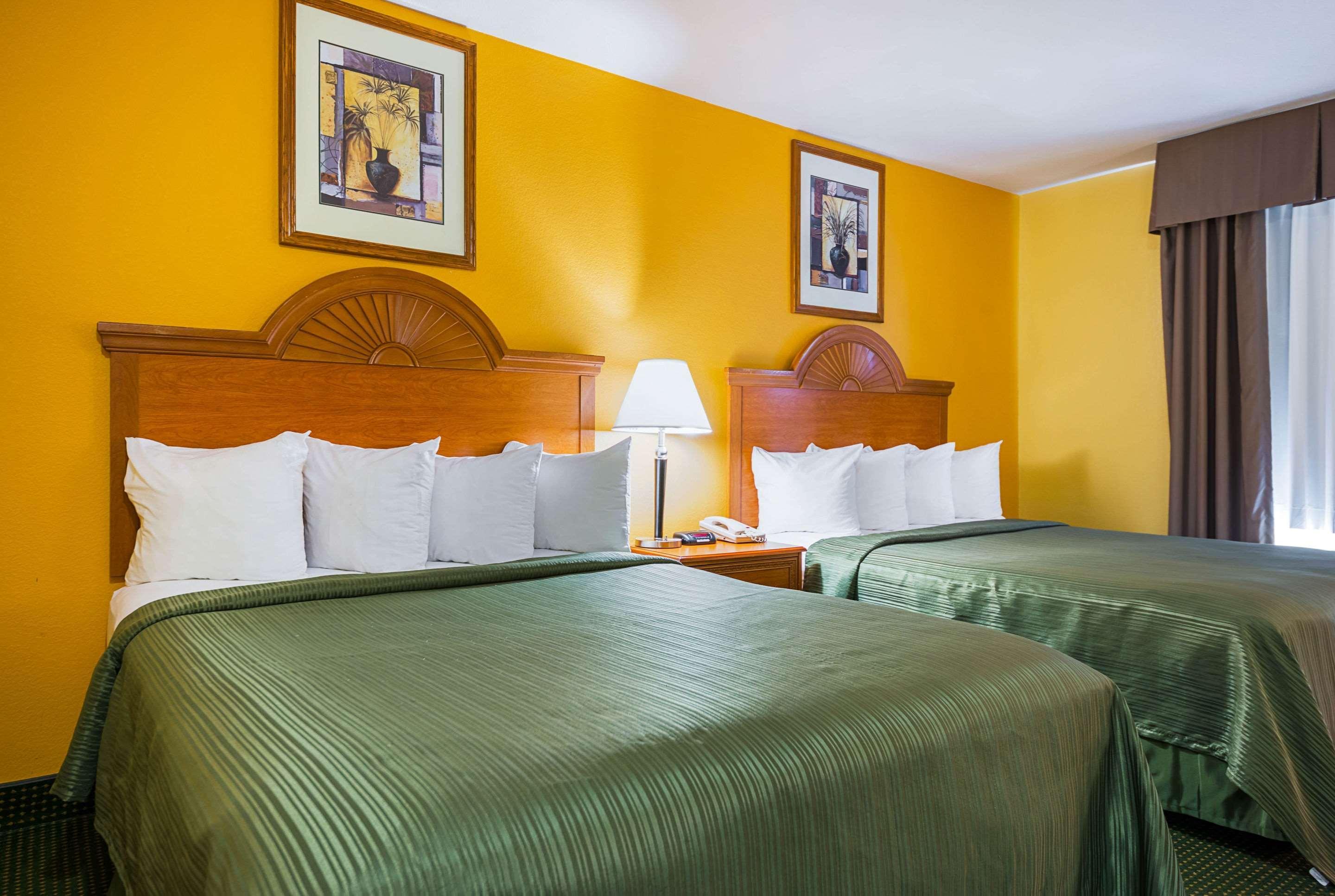 Quality Inn & Suites Franklin Buitenkant foto