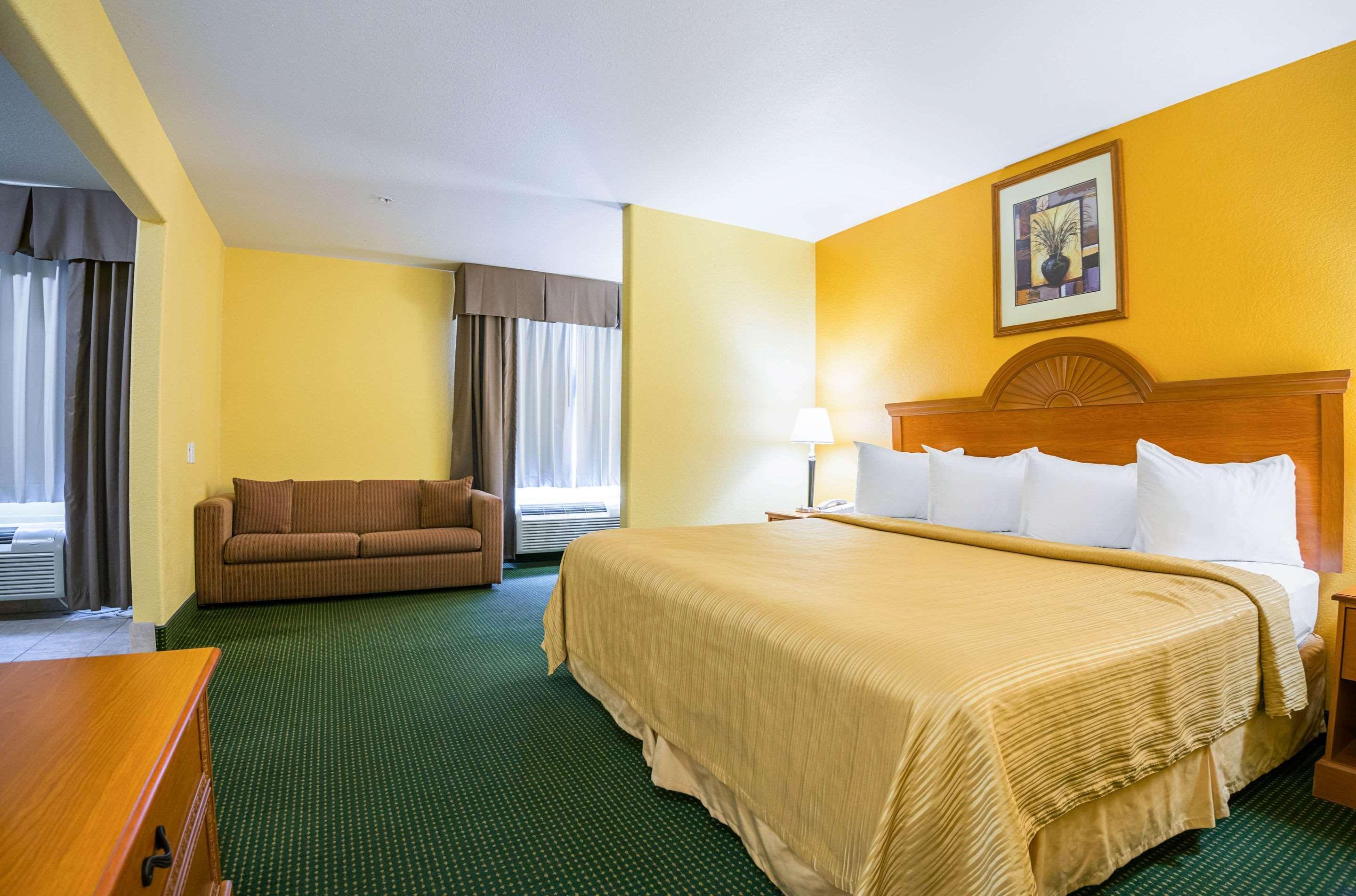 Quality Inn & Suites Franklin Buitenkant foto