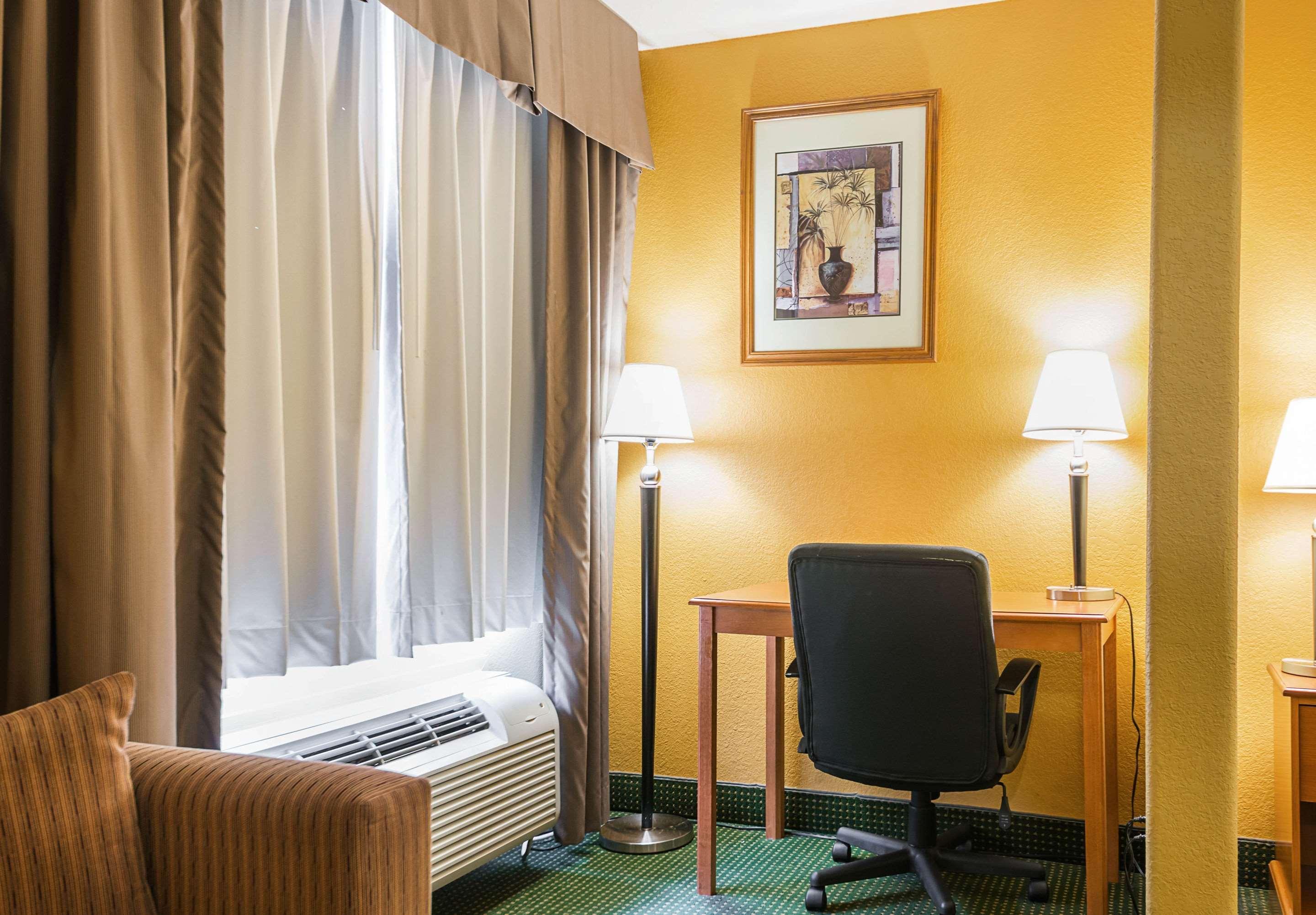 Quality Inn & Suites Franklin Buitenkant foto