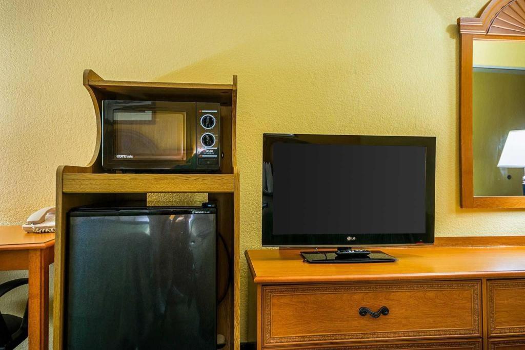 Quality Inn & Suites Franklin Buitenkant foto