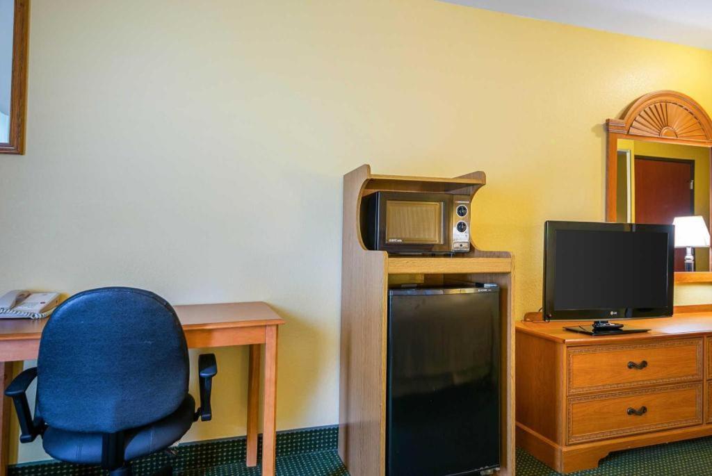 Quality Inn & Suites Franklin Buitenkant foto