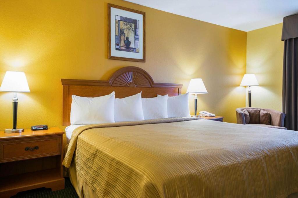 Quality Inn & Suites Franklin Buitenkant foto