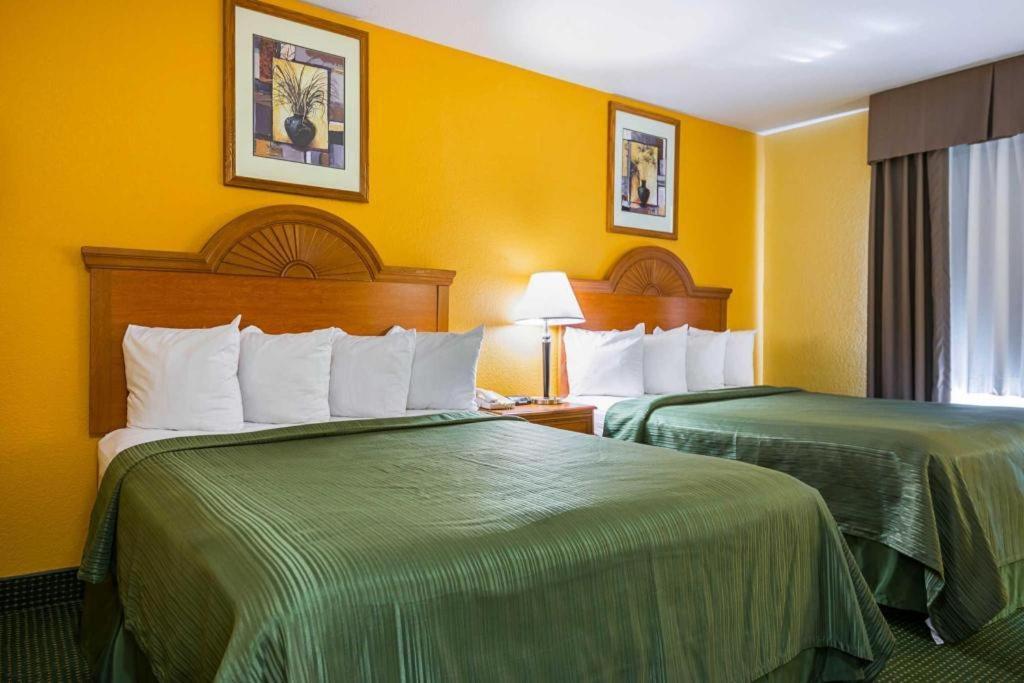 Quality Inn & Suites Franklin Buitenkant foto