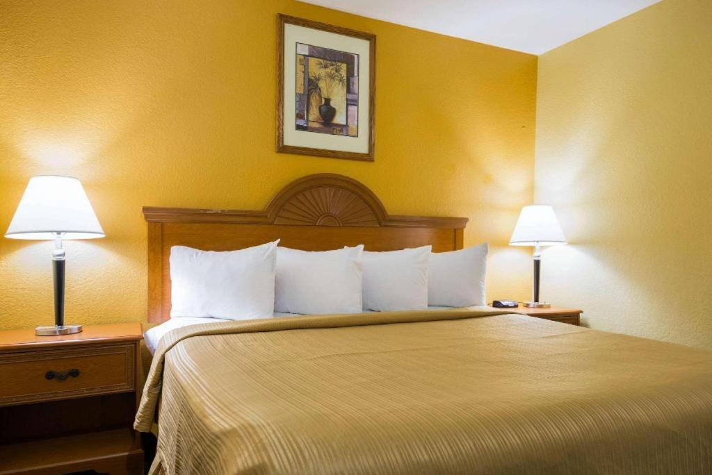 Quality Inn & Suites Franklin Buitenkant foto